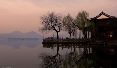 四景图·平湖秋月